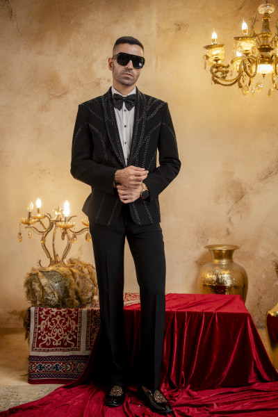 Cutdana Embroidered Tuxedo Blazer In Zed Black
