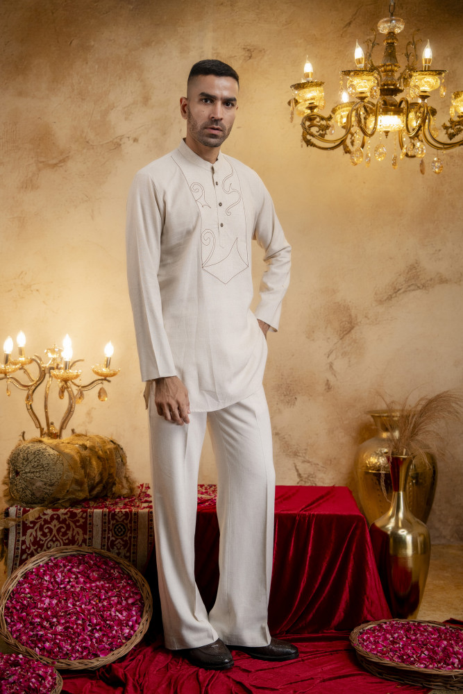 Image of Off White Threaded Short Kurta In Linen