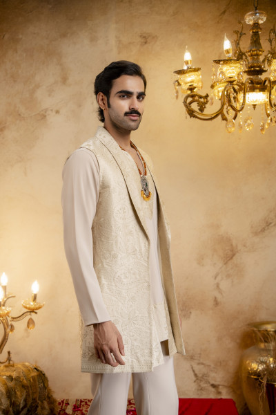 Embroidered Lapelled Long Half Jacket