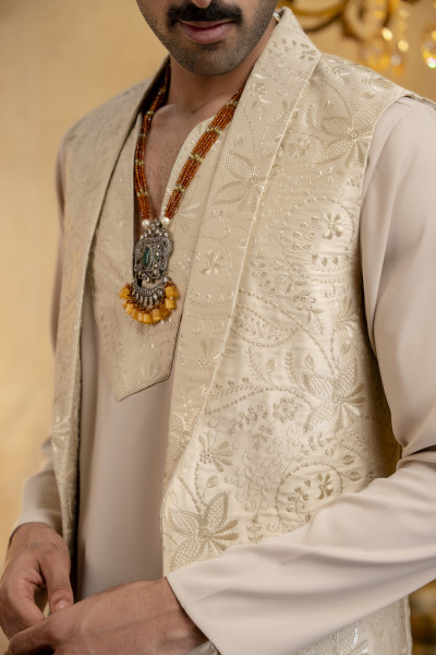 Embroidered Lapelled Long Half Jacket
