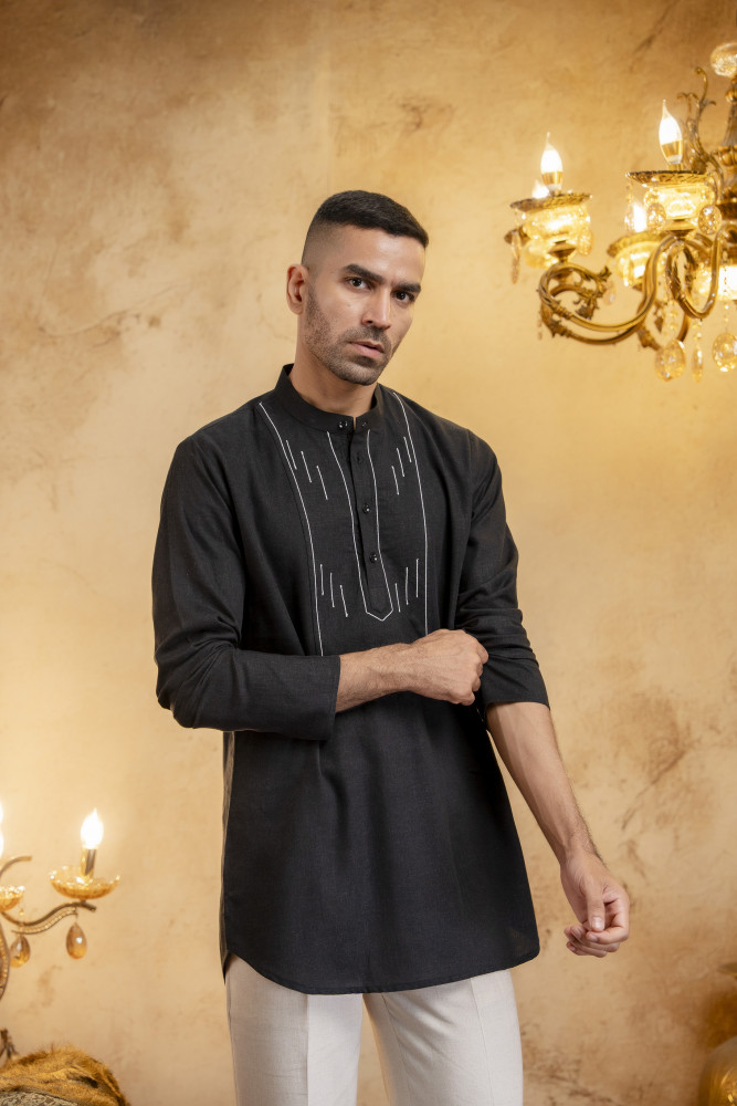 Image of Threaded Linen Short Kurta In Black