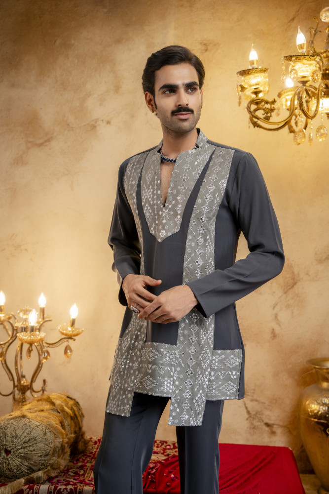 Image of Japanese Motif V Neck Kurta In Grey