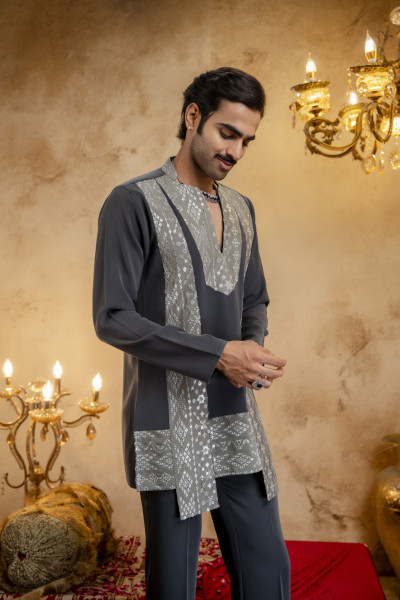 Japanese Motif V Neck Kurta In Grey