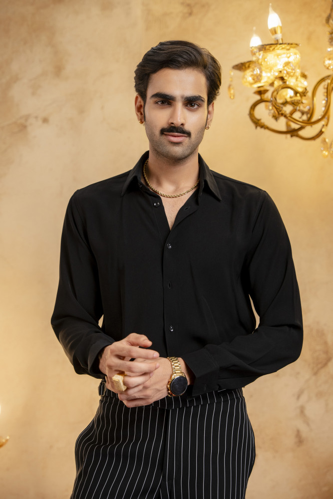 Image of Classic Japanese Shirt In Zed Black