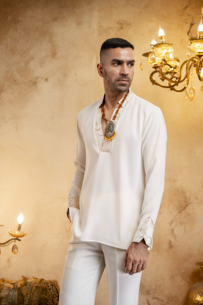 Image of Off White Laced Japanese Cut Neck Kurta