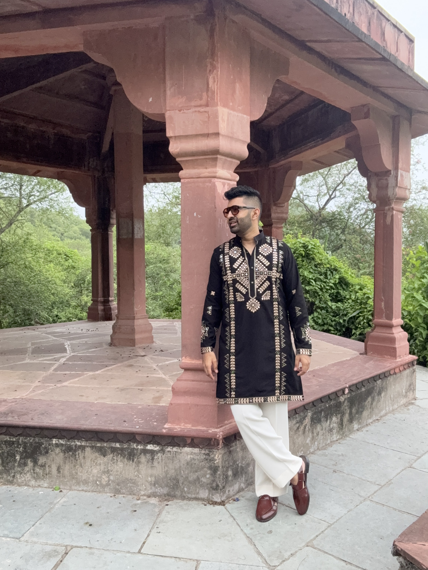 Threaded Mirror Work Kurta In Black