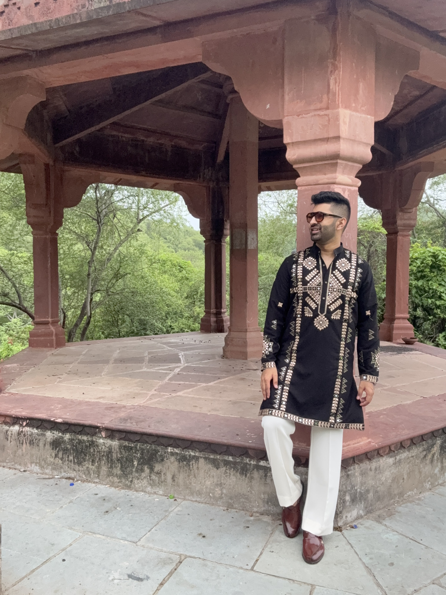 Threaded Mirror Work Kurta In Black