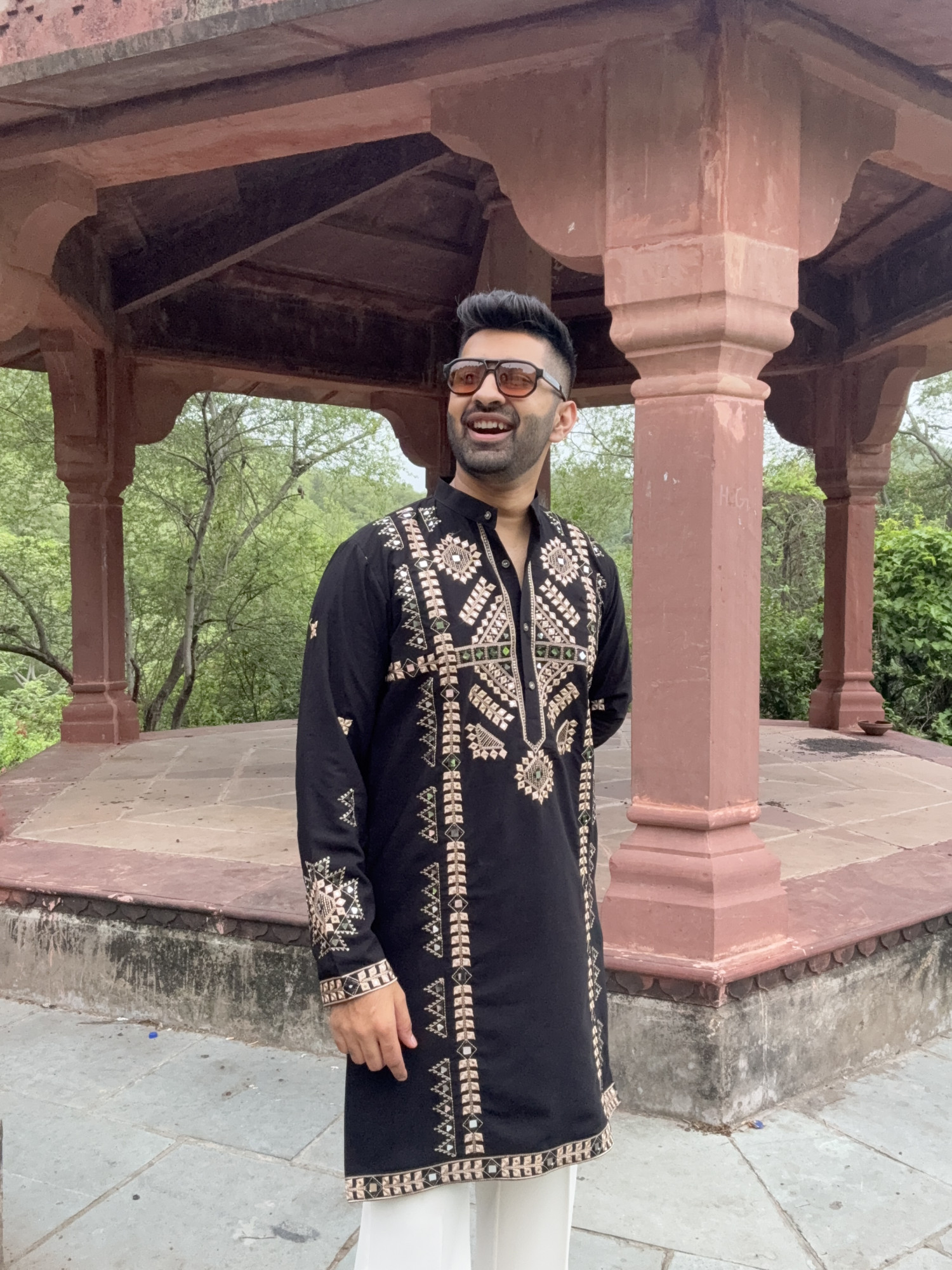 Threaded Mirror Work Kurta In Black