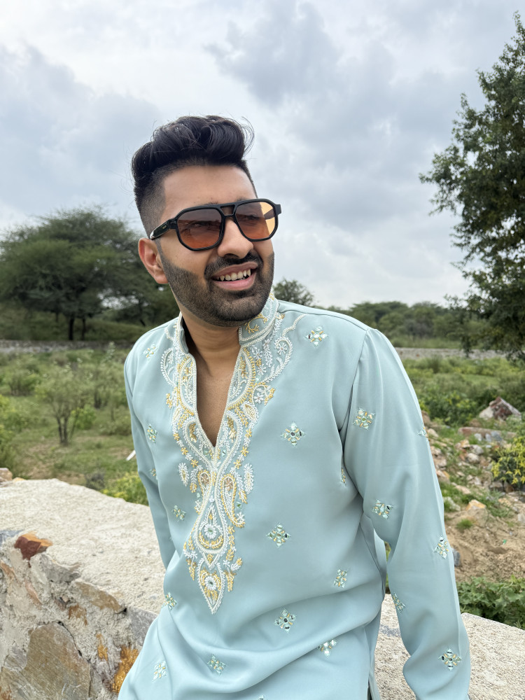 Image of Hand Embroidered Japanese Kurta In Mint