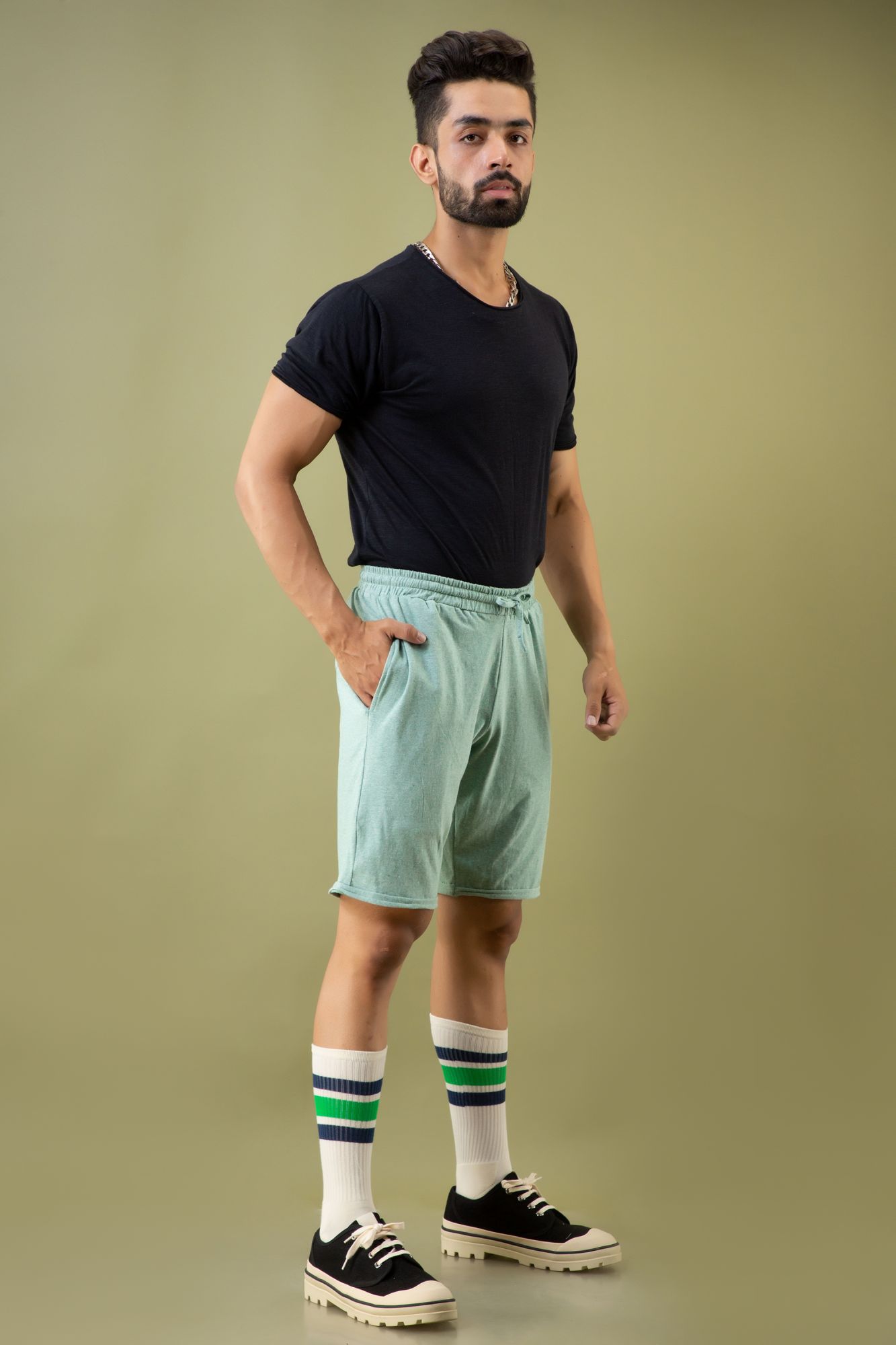 Shorts In Off Green
