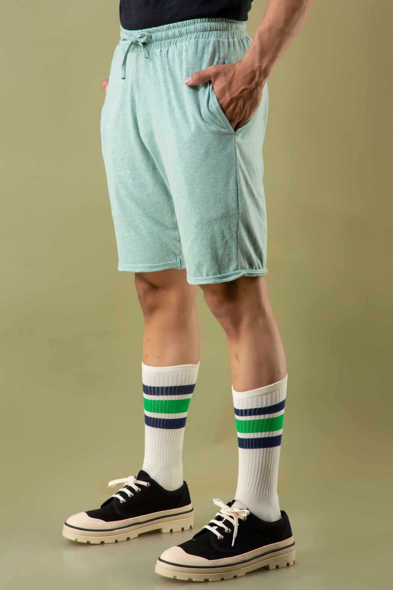 Shorts In Off Green