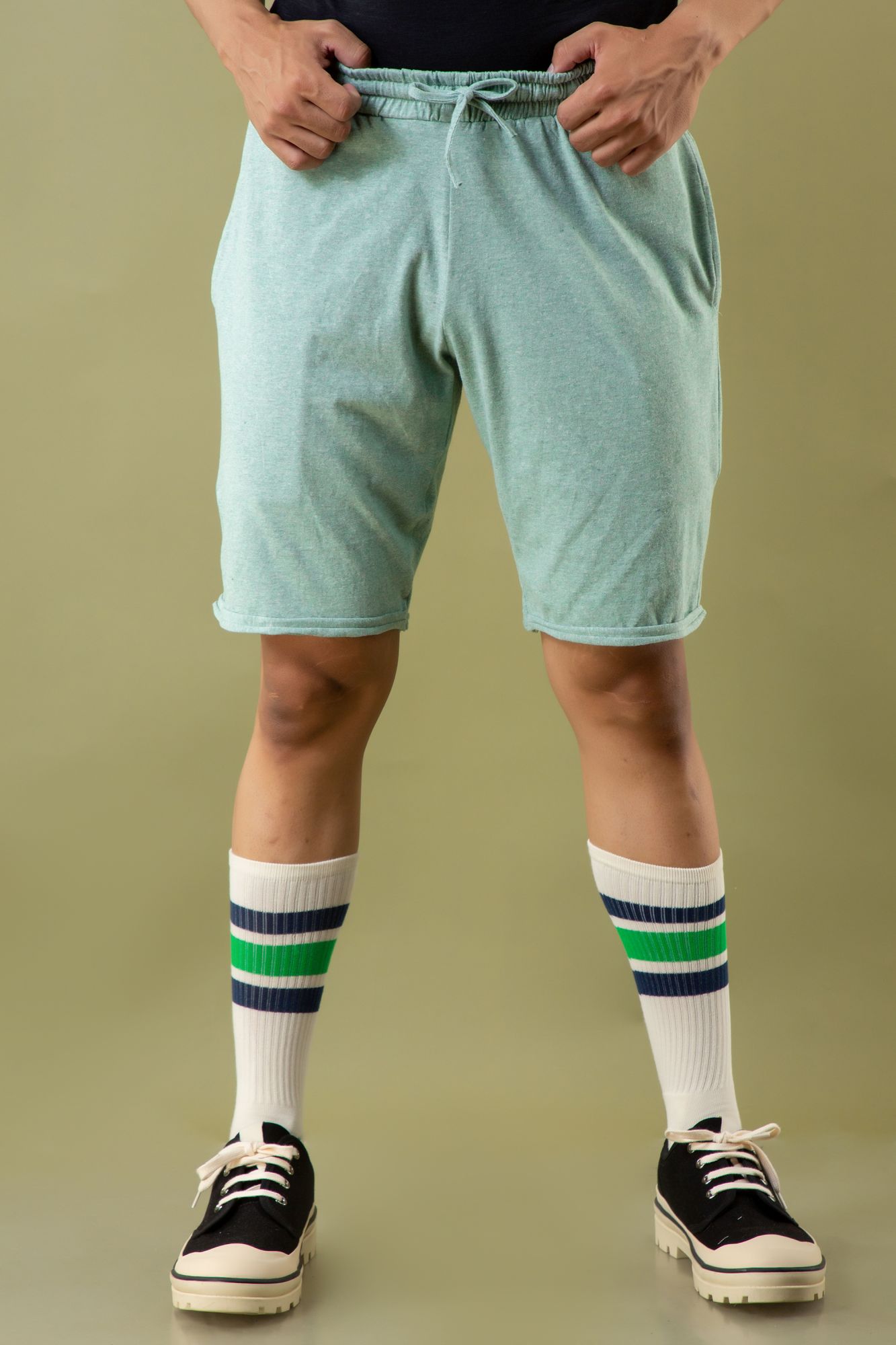 Shorts In Off Green