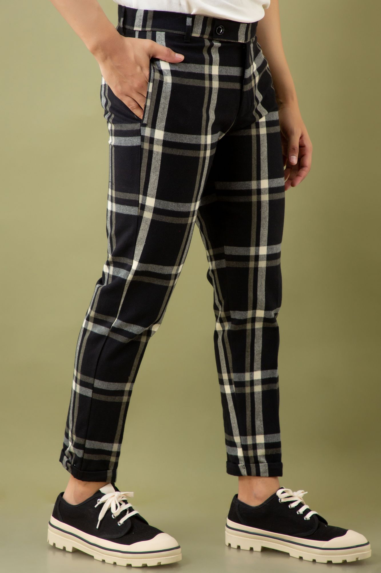 Tailored Fit Pants In Checks