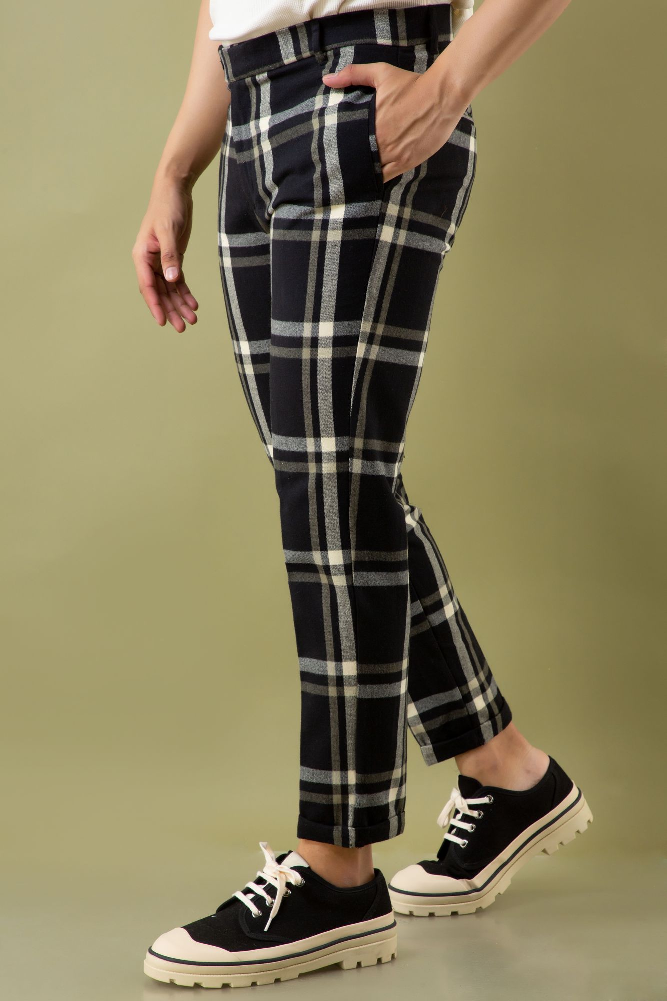 Tailored Fit Pants In Checks