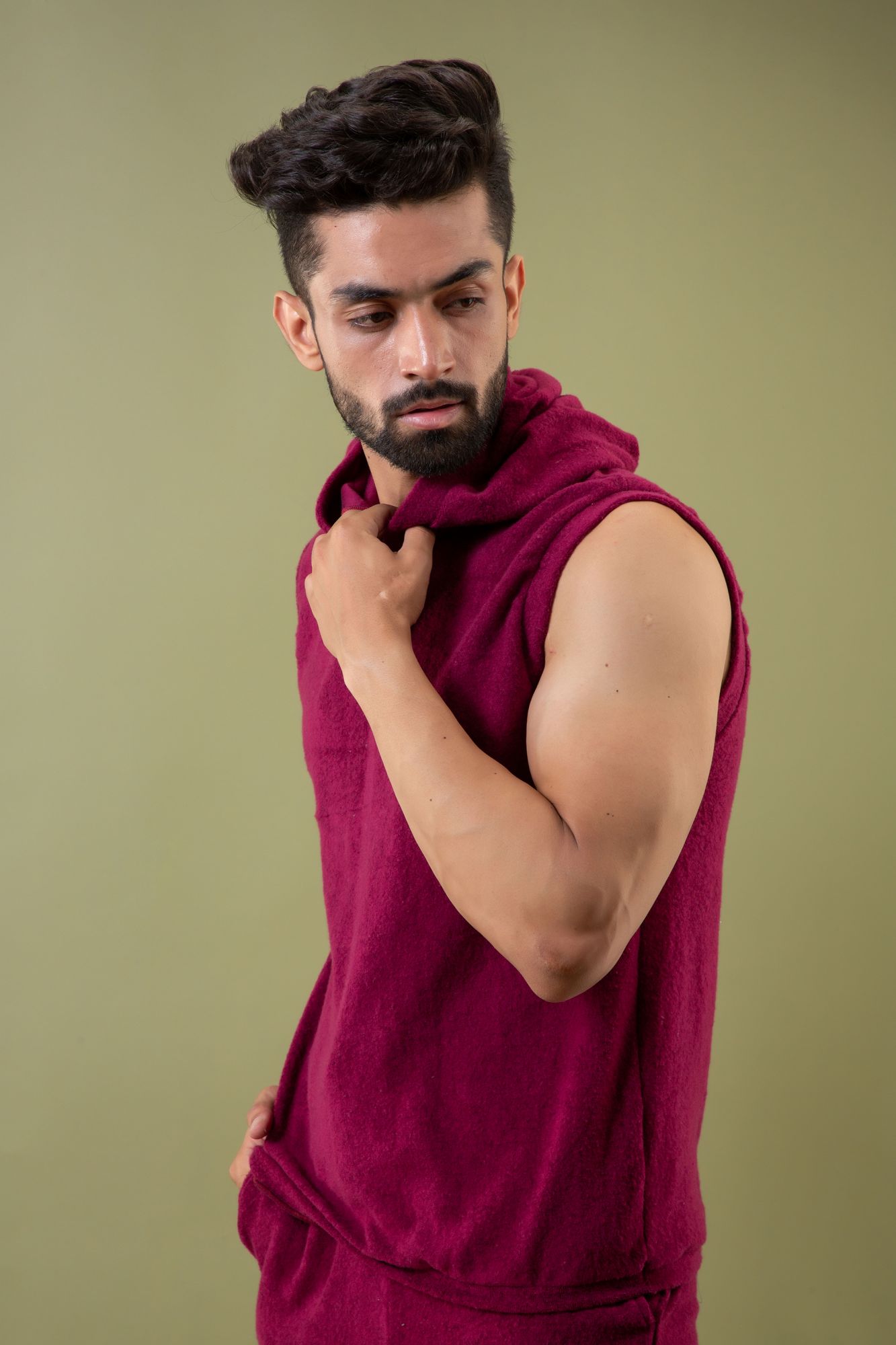 Off-Sleeve Hoodie In Burgundy