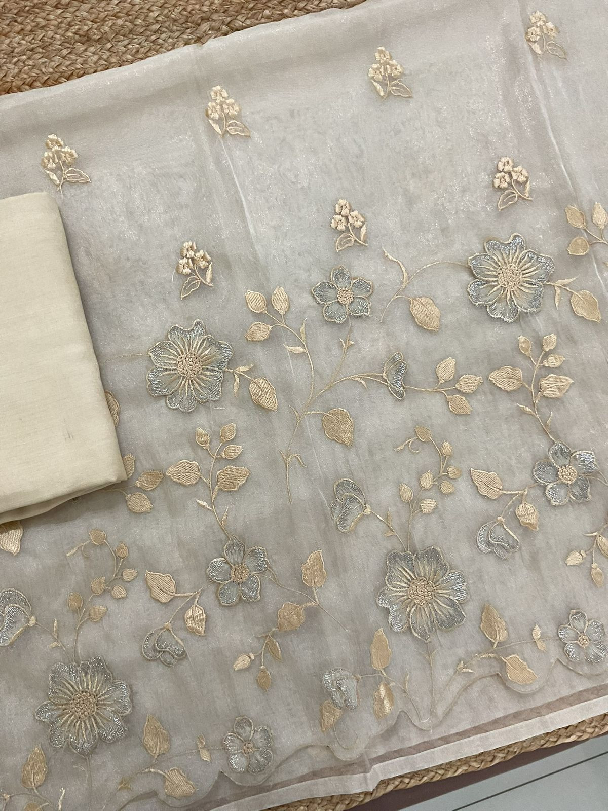 Soft Crushed Tissue Embroidered Suit - Beige