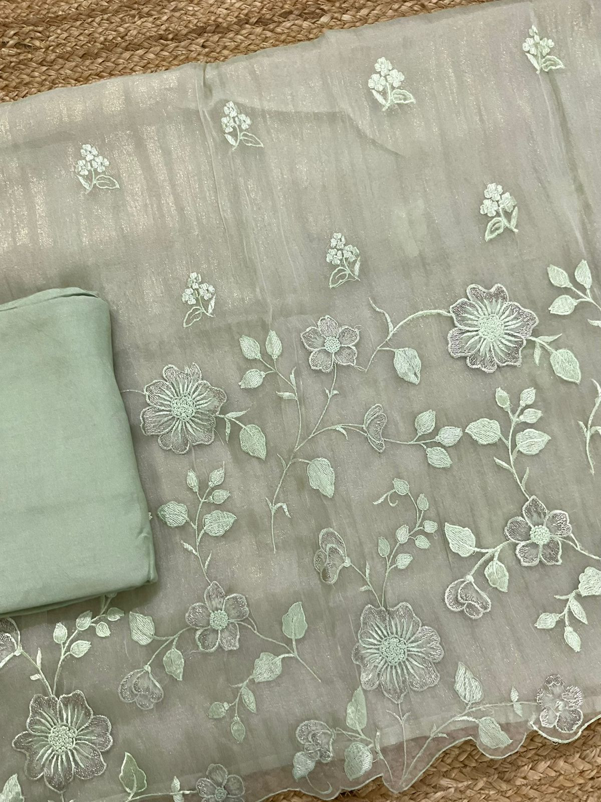 Soft Crushed Tissue Embroidered Suit - Green