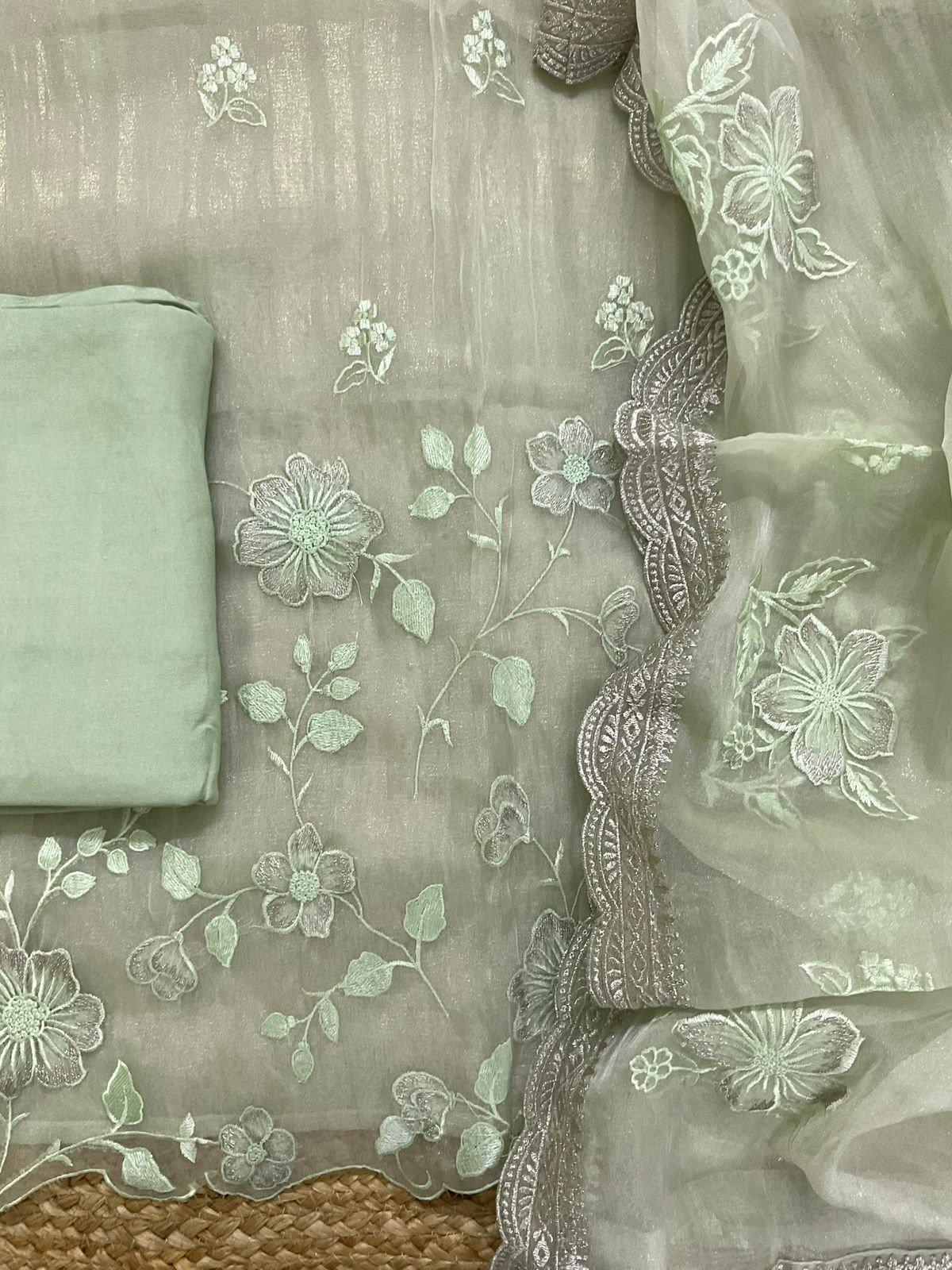 Soft Crushed Tissue Embroidered Suit - Green