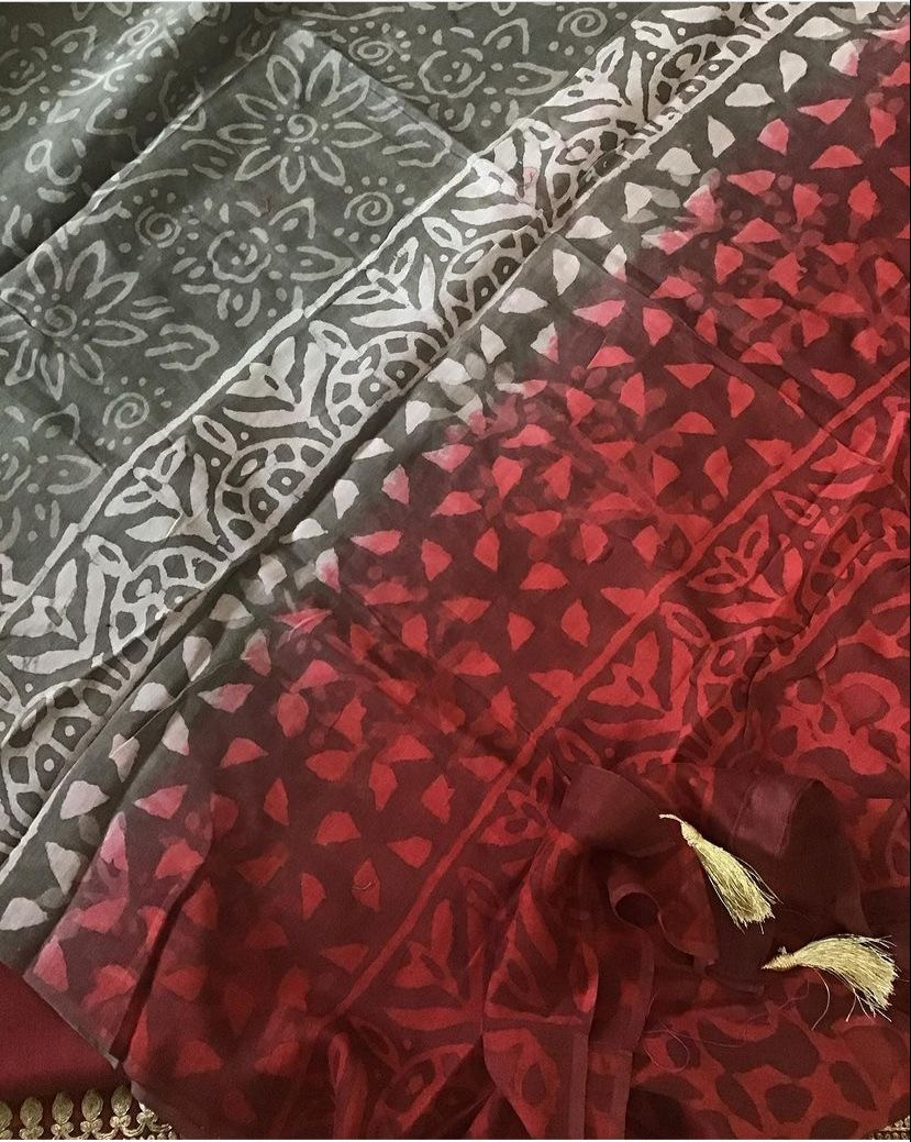 Pure Maheshwari Silk Printed Embroidered Suit - Red