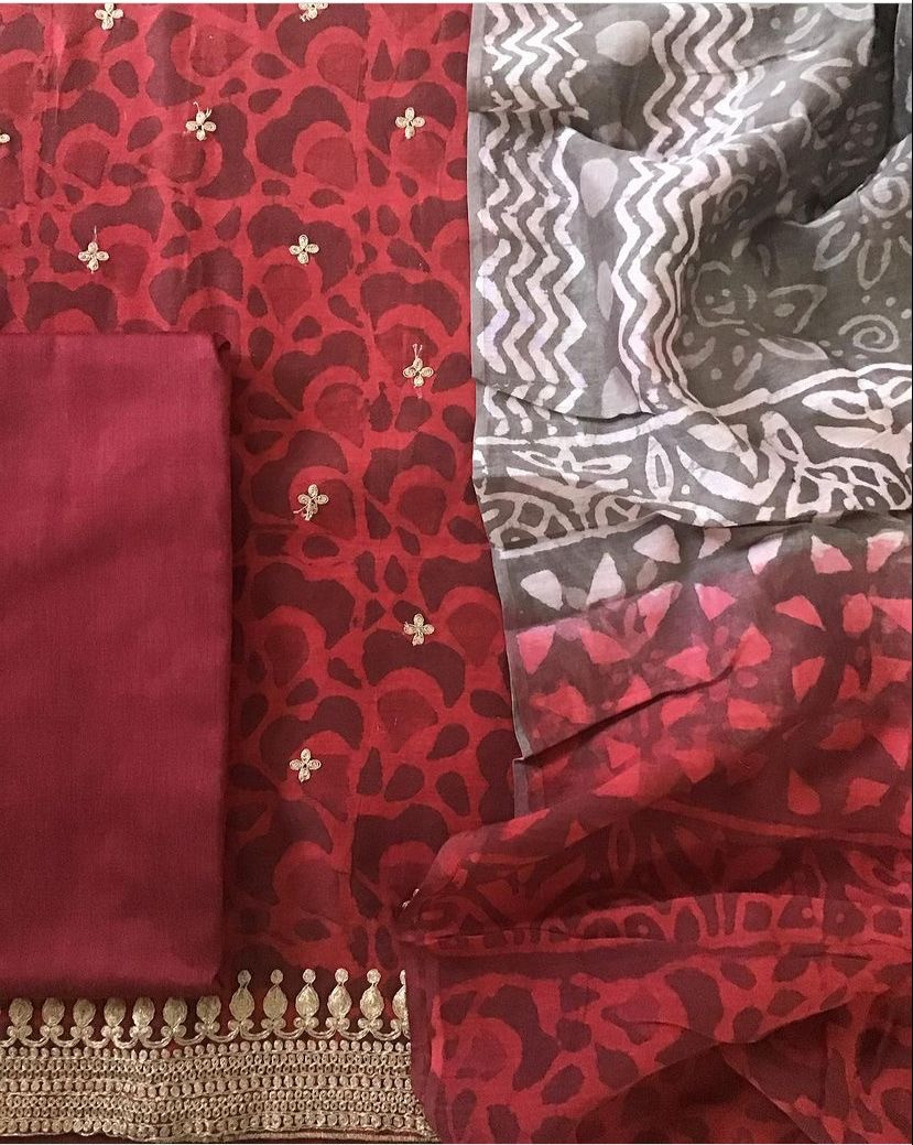 Pure Maheshwari Silk Printed Embroidered Suit - Red