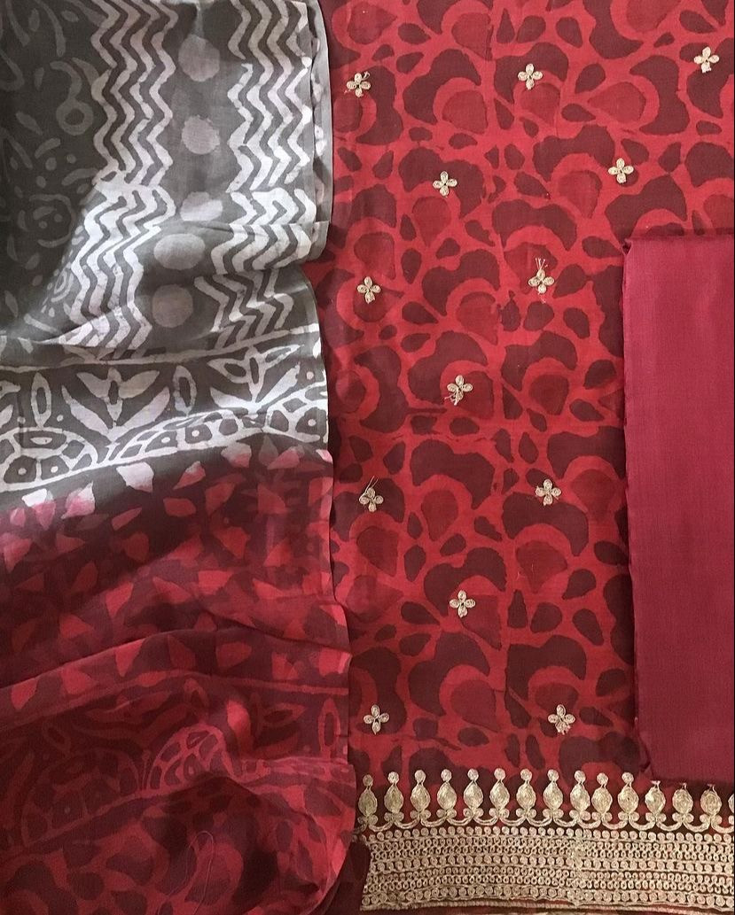 Pure Maheshwari Silk Printed Embroidered Suit - Red