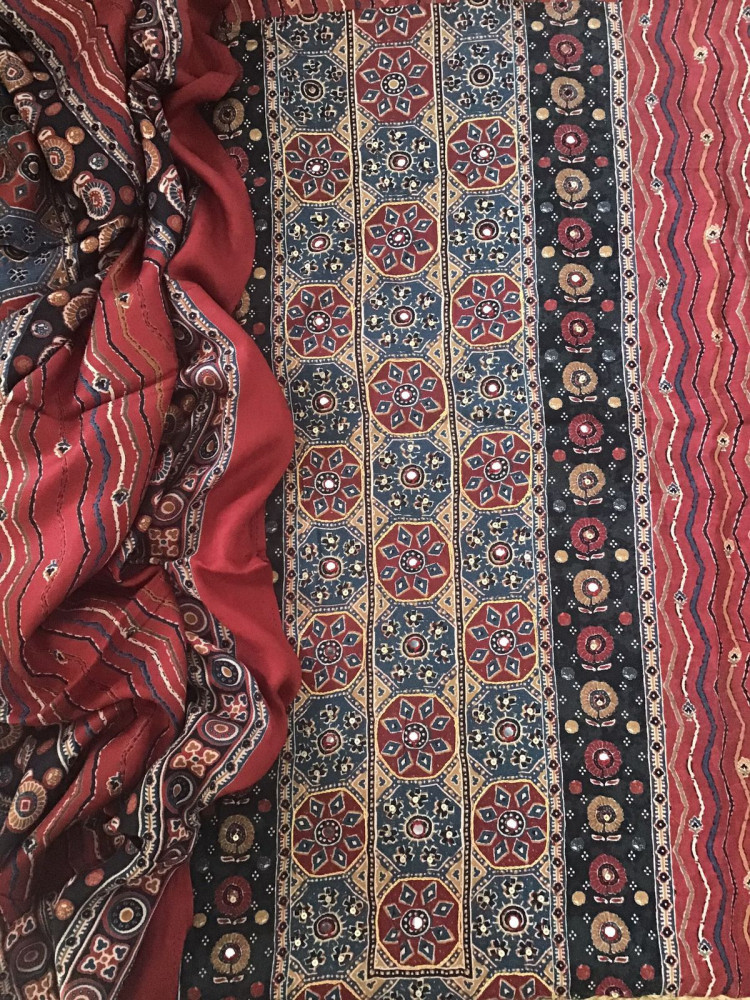 Image of Soft Woollen Slub Silk Printed Embroidered Suit - Red