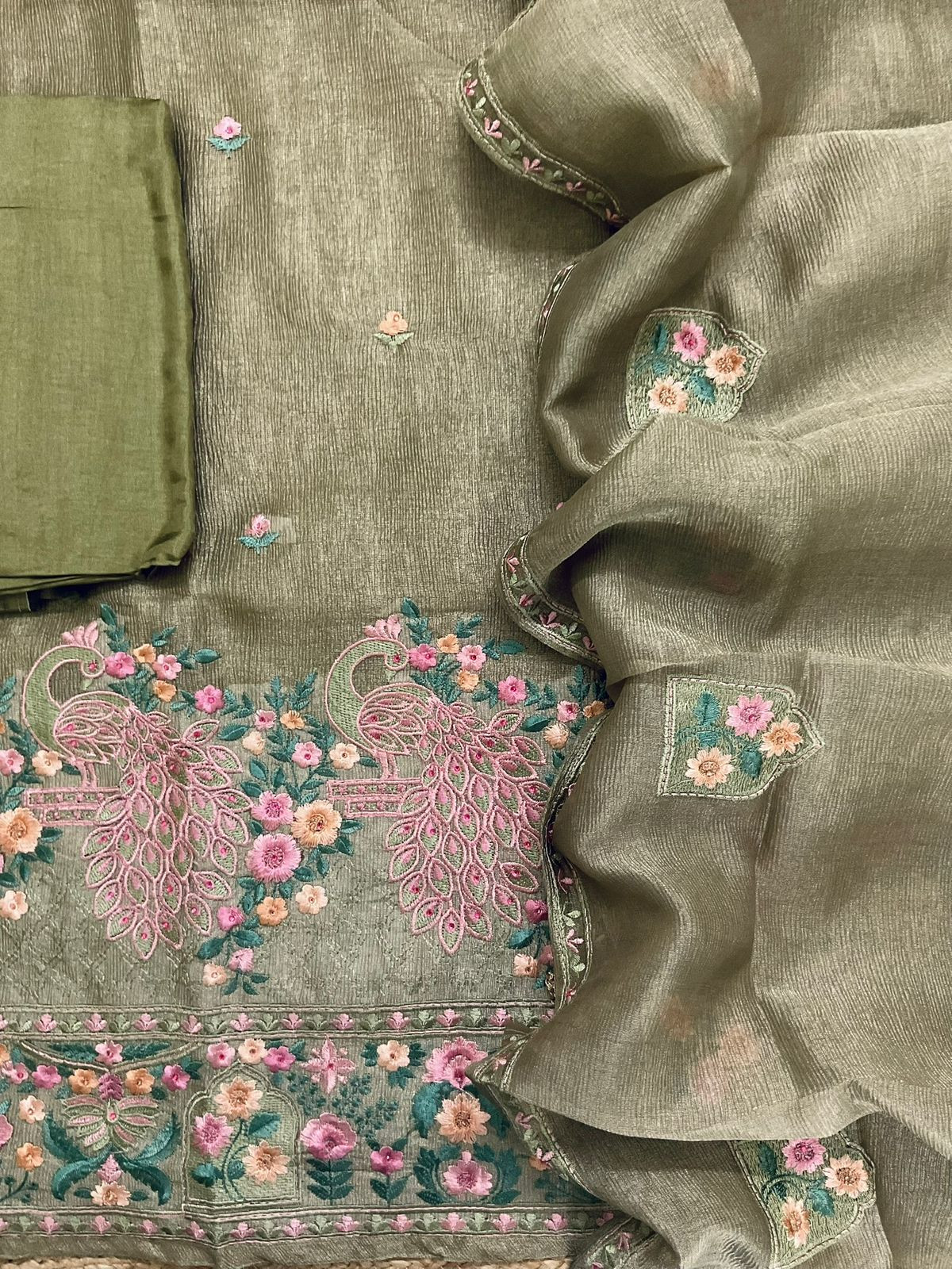 Soft Crushed Tissue Embroidered Suit - Green