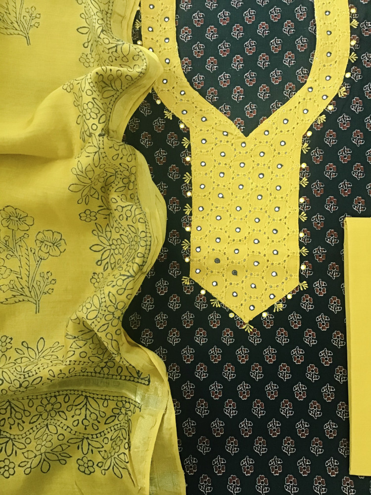 Image of Pure Cotton Printed Embroidered Suit - Green