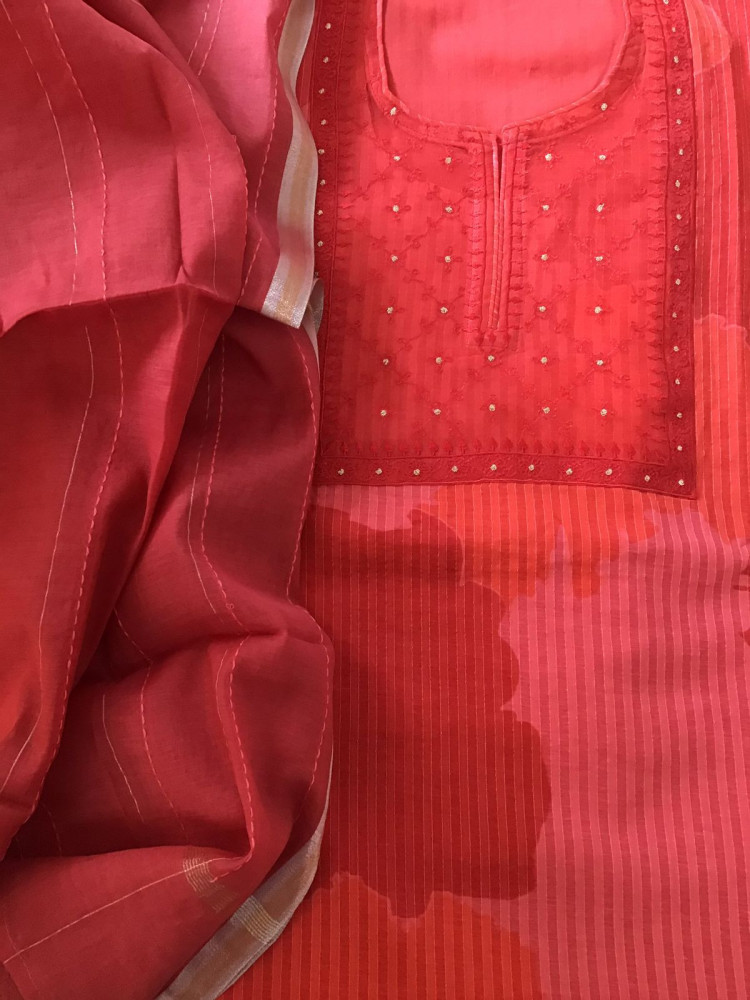 Image of Pure Maheshwari Cotton Self Weaved Printed Embroidered Suit - Red