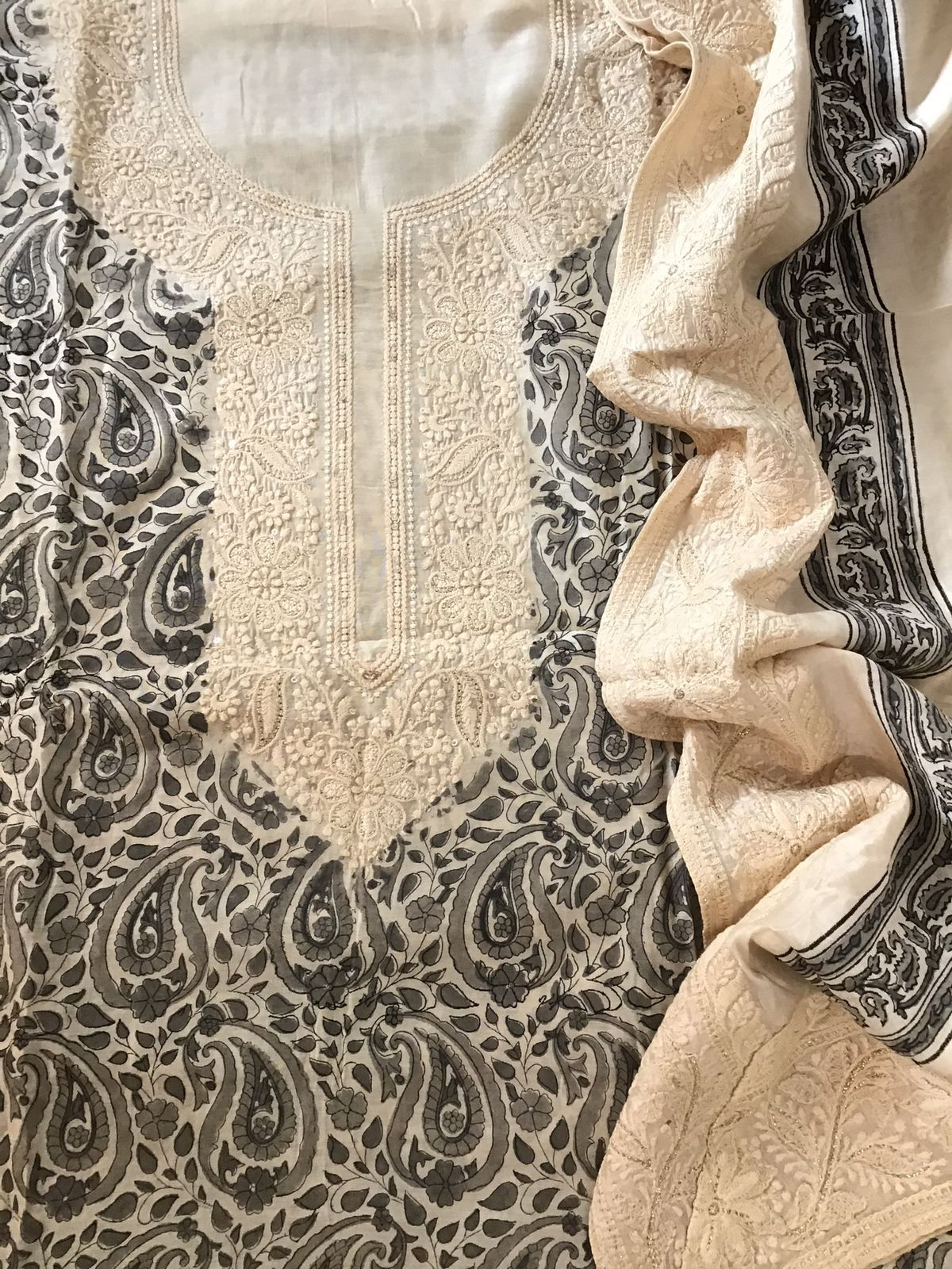 Pure Muslin Printed Embroidered Suit - Offwhite