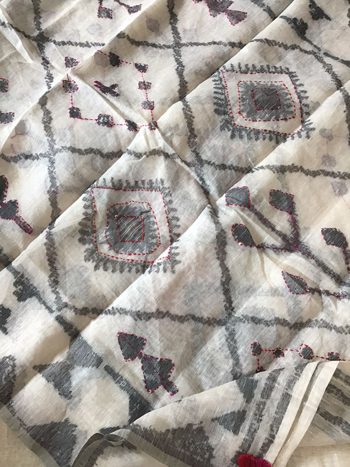 Soft Slub Chanderi Jamdani Weaved Embroidered Suit - Offwhite