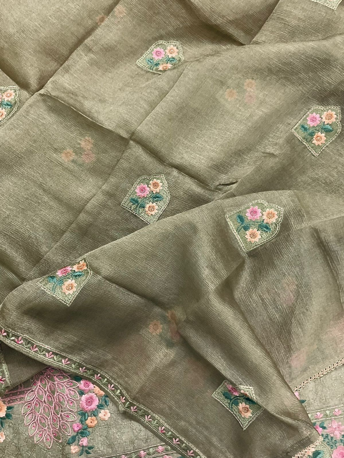 Soft Crushed Tissue Embroidered Suit - Green