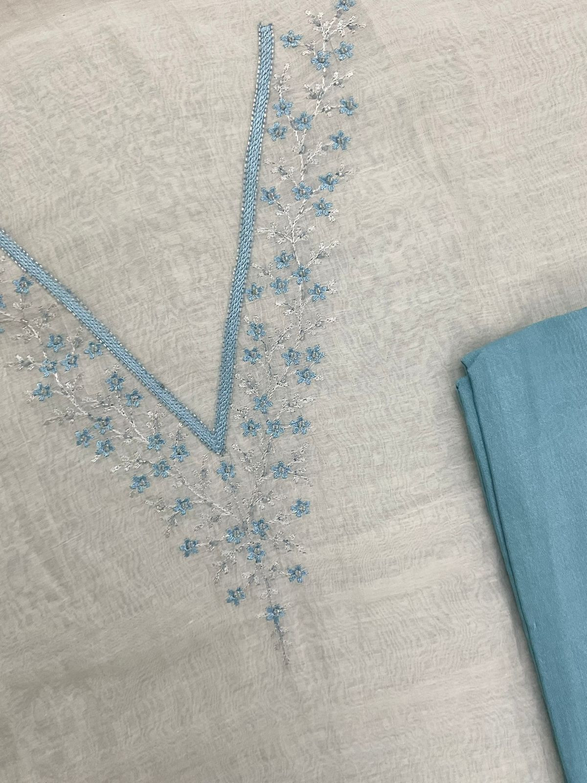 Pure Mul Chanderi Shaded Embroidered Suit - Offwhite