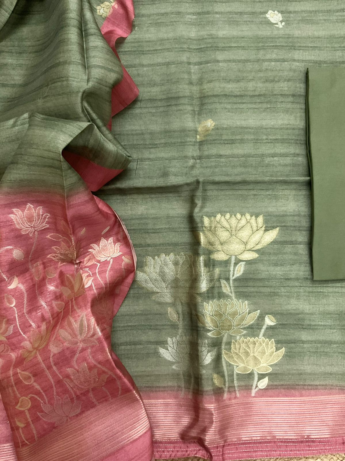 Soft Semi Tussar Silk Jamdani Weaved Suit - Green