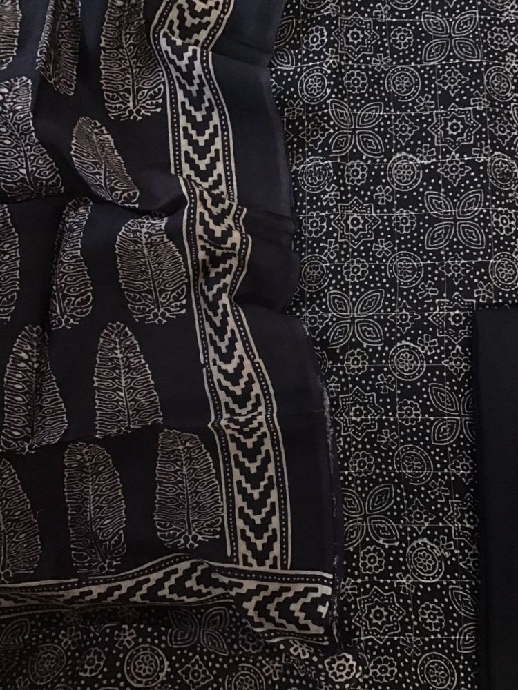 Image of Pure Maheshwari Silk Printed Banarasi Weaved Suit - Black