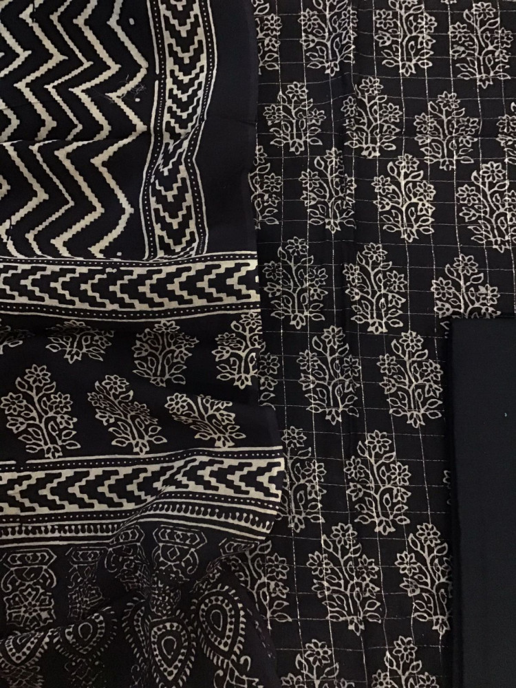 Image of Pure Maheshwari Silk Printed Banarasi Weaved Suit - Black