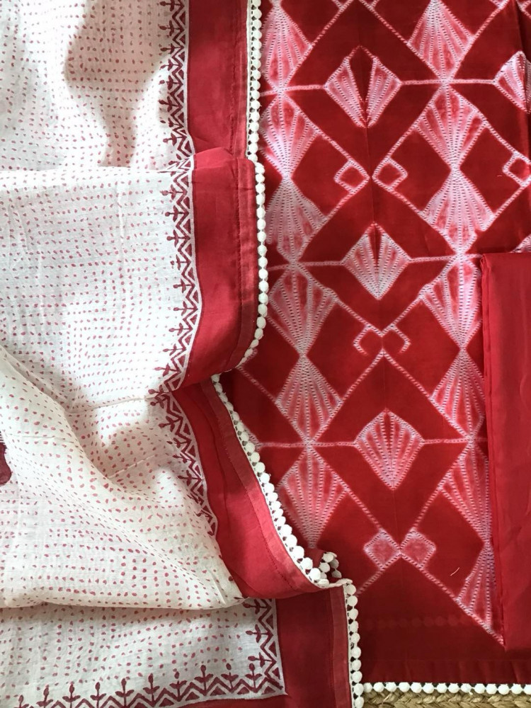 Image of Pure Maheshwari Silk Printed Suit - Red