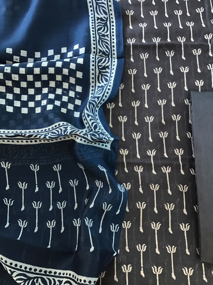 Image of Pure Maheshwari Silk Printed Suit - Grey