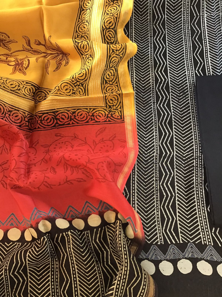 Image of Pure Maheshwari Silk Printed Suit - Black