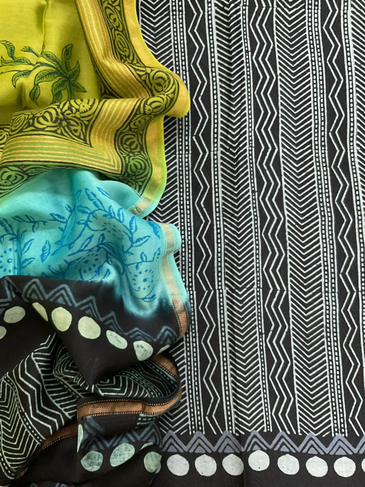 Image of Pure Maheshwari Silk Printed Suit - Black