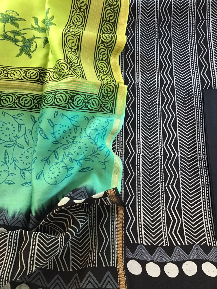 Image of Pure Maheshwari Silk Printed Suit - Black