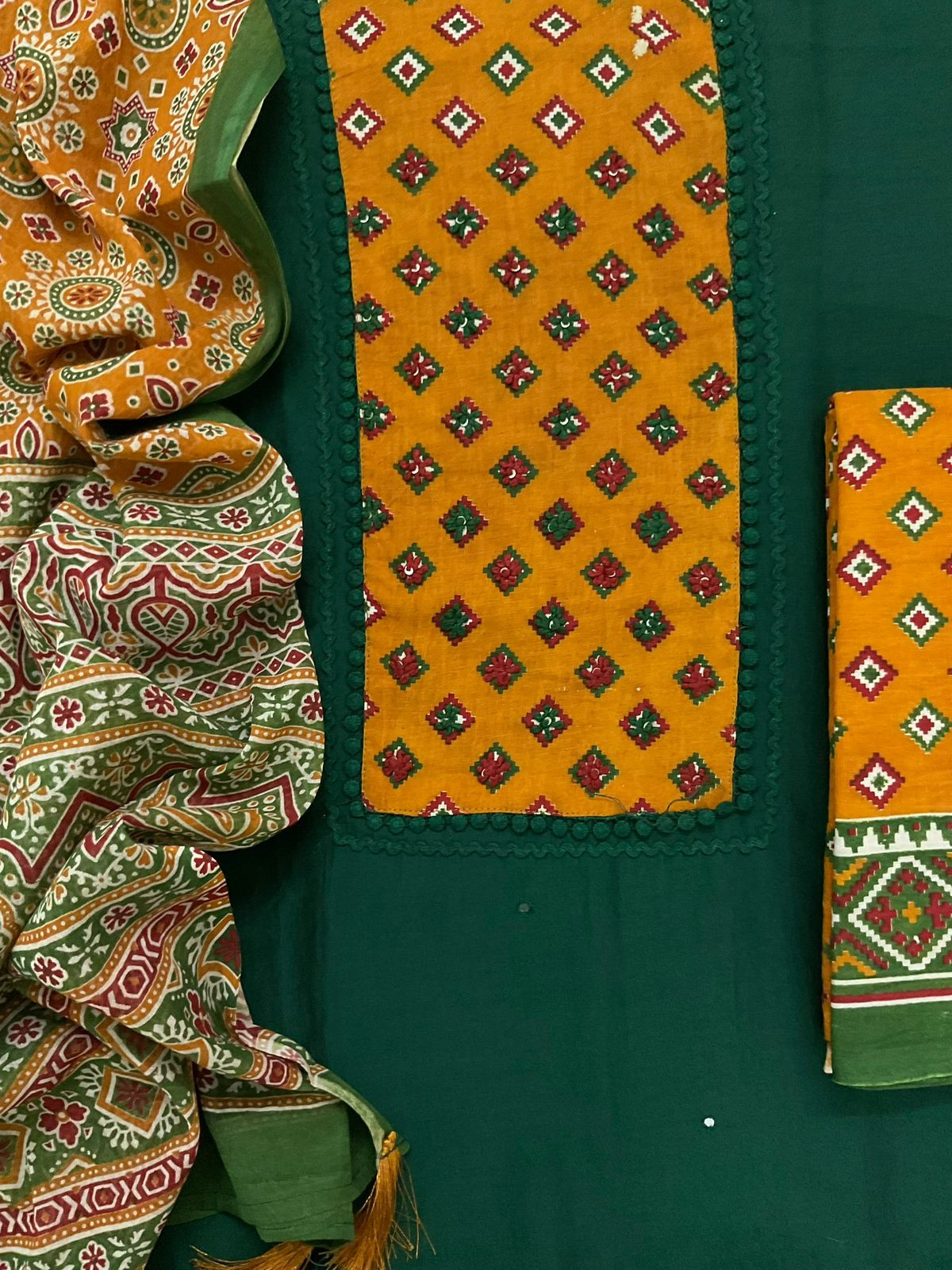 Soft Muslin Printed Embroidered Suit - Green