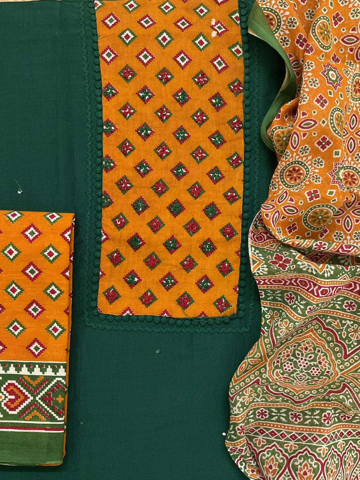 Soft Muslin Printed Embroidered Suit - Green