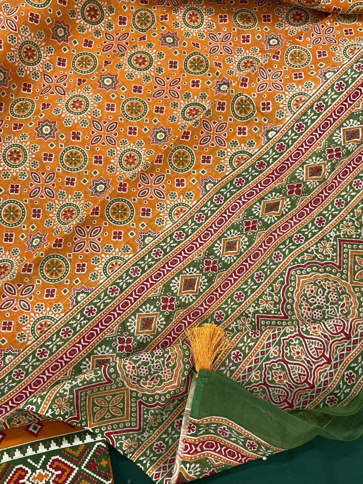 Soft Muslin Printed Embroidered Suit - Green