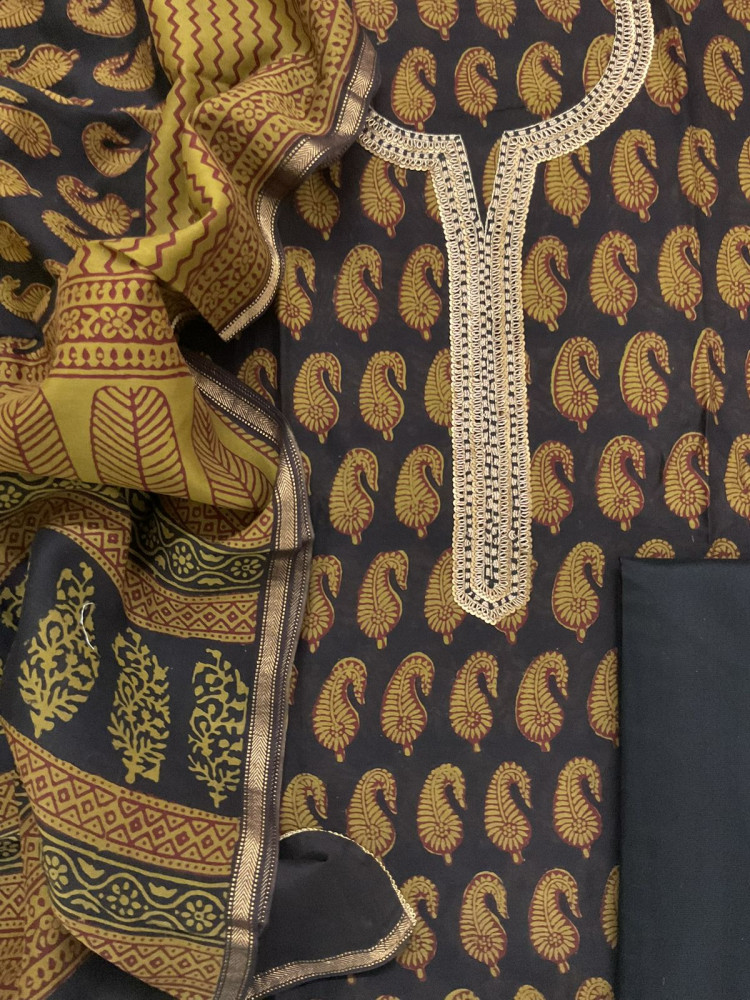 Image of Pure Maheshwari Silk Bagh Printed Embroidered Suit - Black