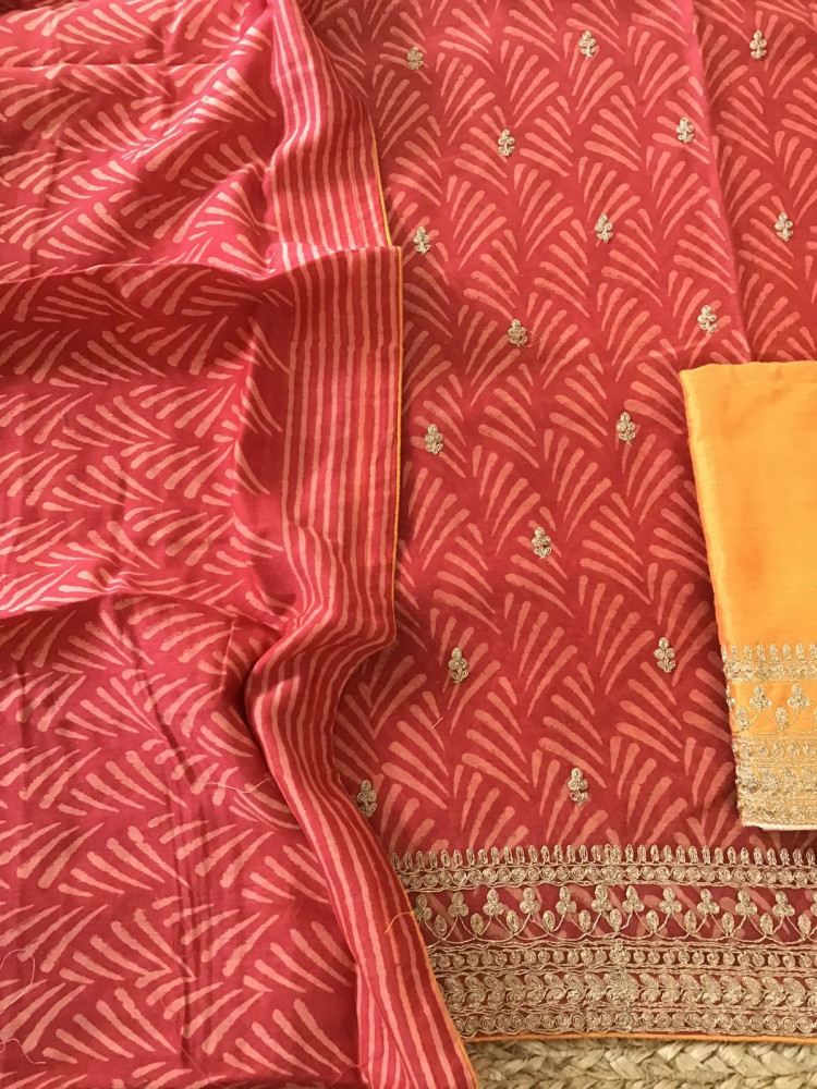 Image of Pure Maheshwari Silk Printed Embroidered Suit - Red
