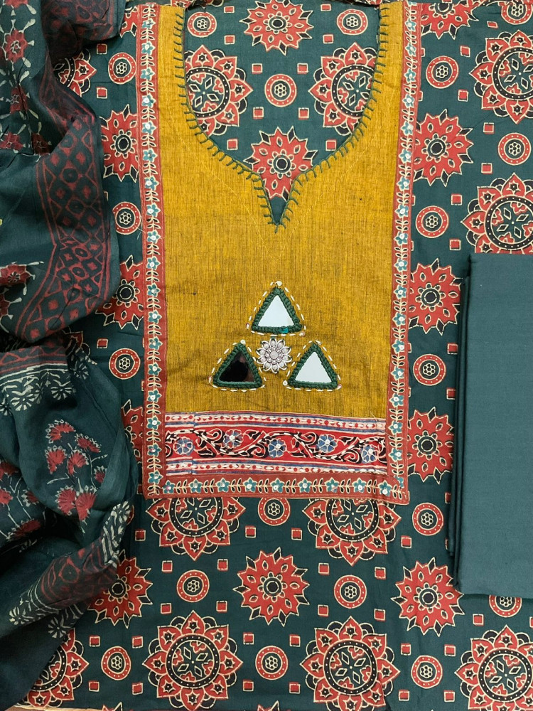 Image of Pure Cotton Printed Embroidered Suit - Green