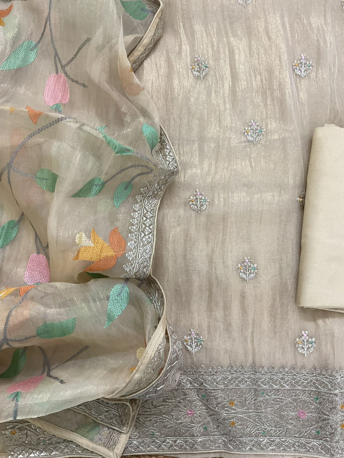 Soft Crushed Tissue Embroidered Suit - Beige