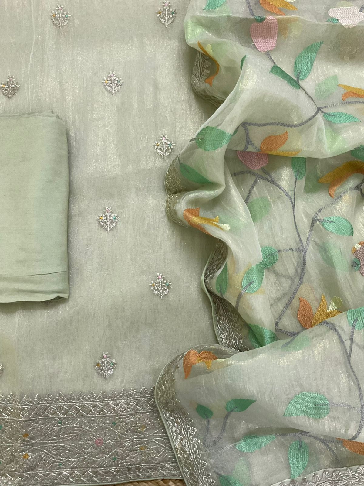 Soft Crushed Tissue Embroidered Suit - Green