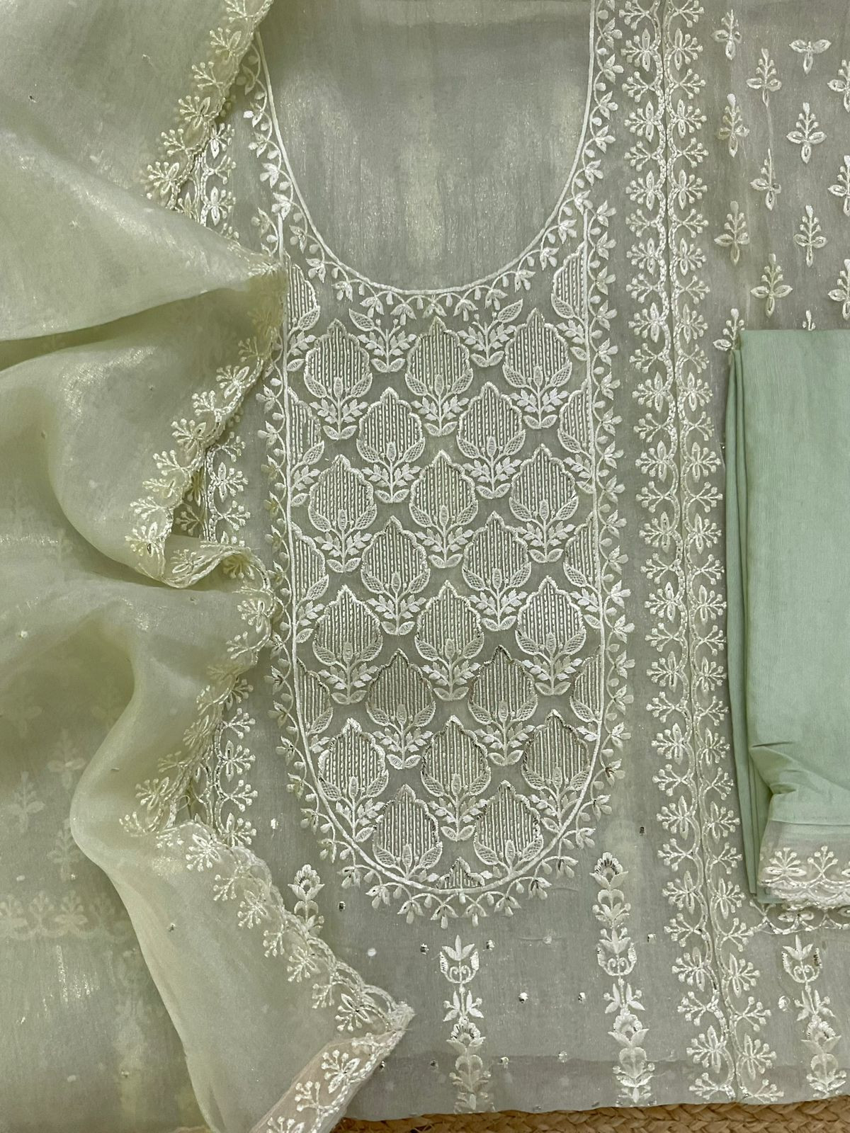 Soft Crushed Tissue Embroidered Suit - Green